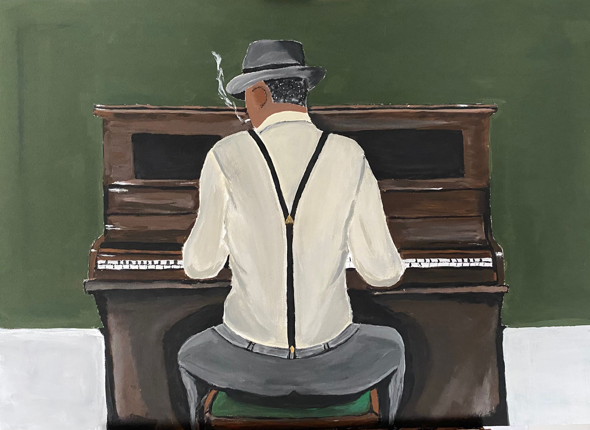 Ein Mann mit dunkler Hautfarbe sitzt mit dem Rücken zum Betrachter an einem braunen Klavier.